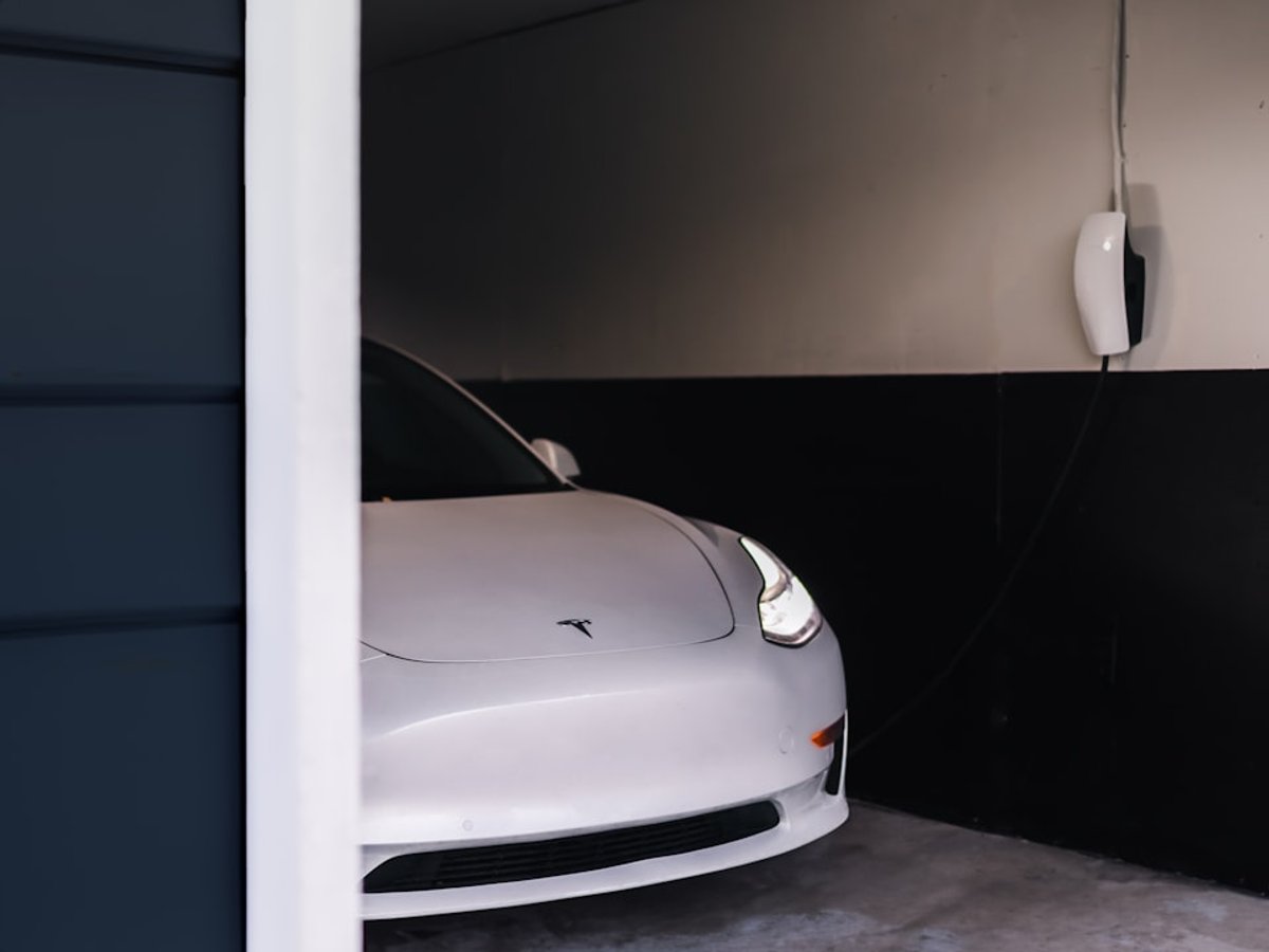 Support câble recharge mural crochet garage